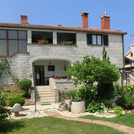 Apartmani Villa Otilija Πόρετς Εξωτερικό φωτογραφία