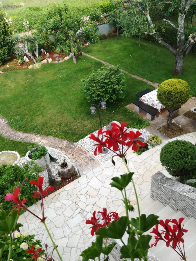 Apartmani Villa Otilija Πόρετς Εξωτερικό φωτογραφία