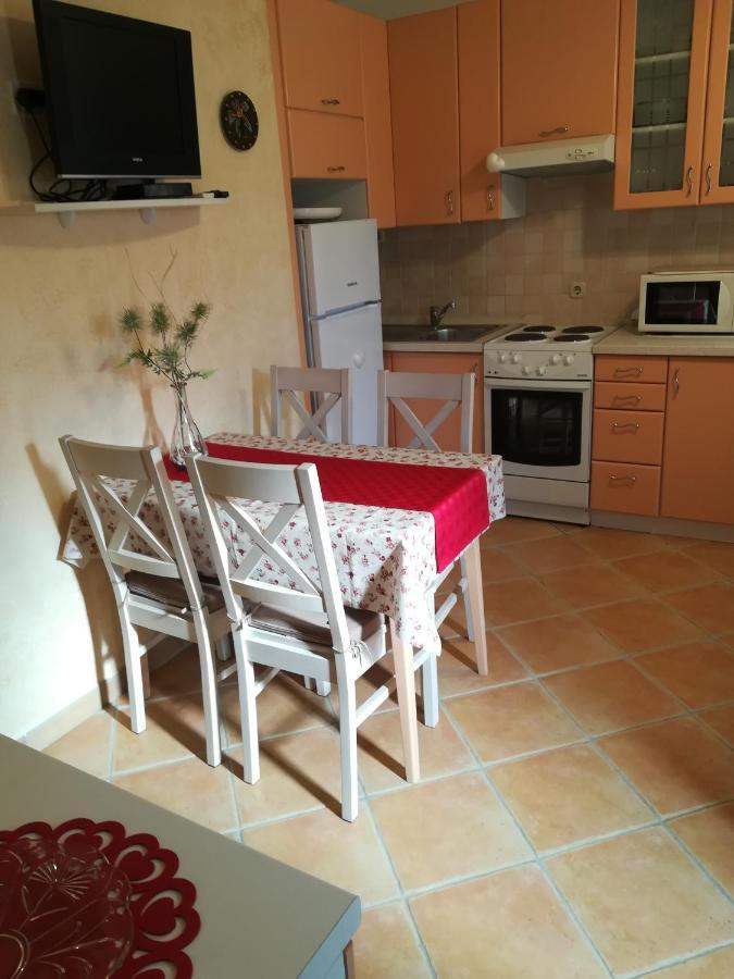 Apartmani Villa Otilija Πόρετς Εξωτερικό φωτογραφία