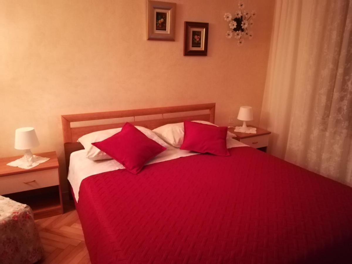 Apartmani Villa Otilija Πόρετς Εξωτερικό φωτογραφία