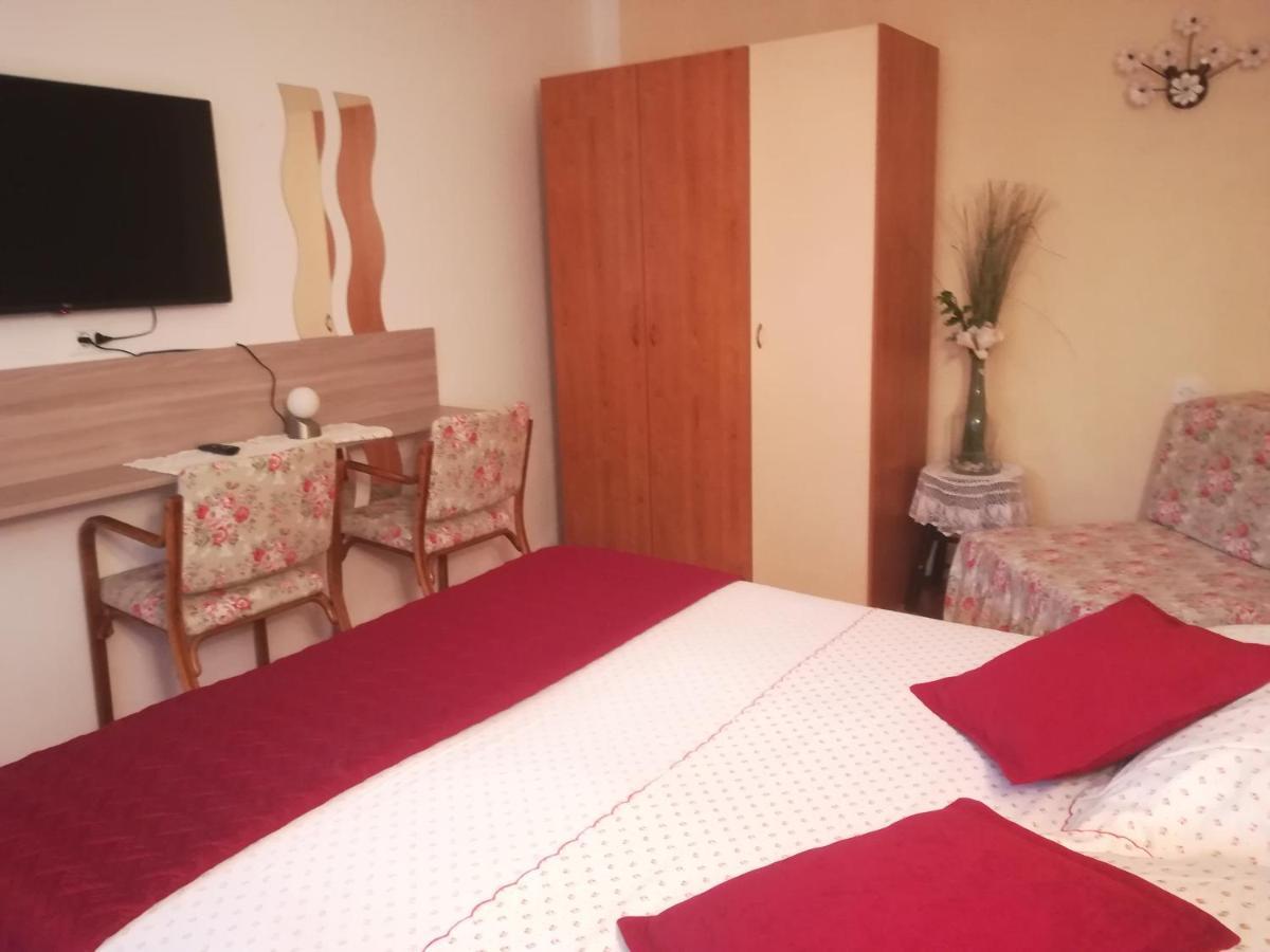 Apartmani Villa Otilija Πόρετς Εξωτερικό φωτογραφία