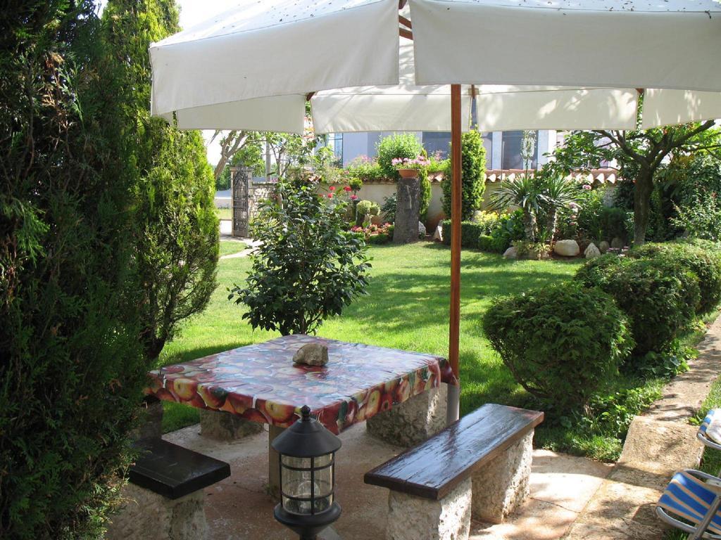 Apartmani Villa Otilija Πόρετς Εξωτερικό φωτογραφία