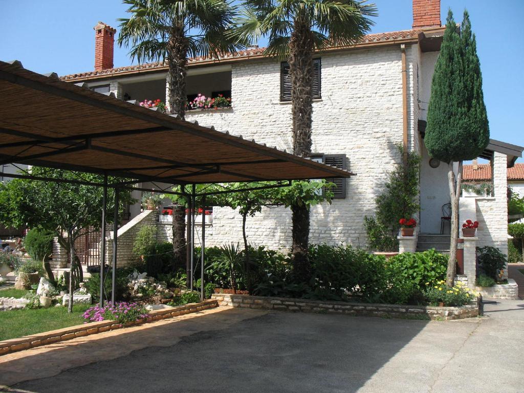Apartmani Villa Otilija Πόρετς Εξωτερικό φωτογραφία
