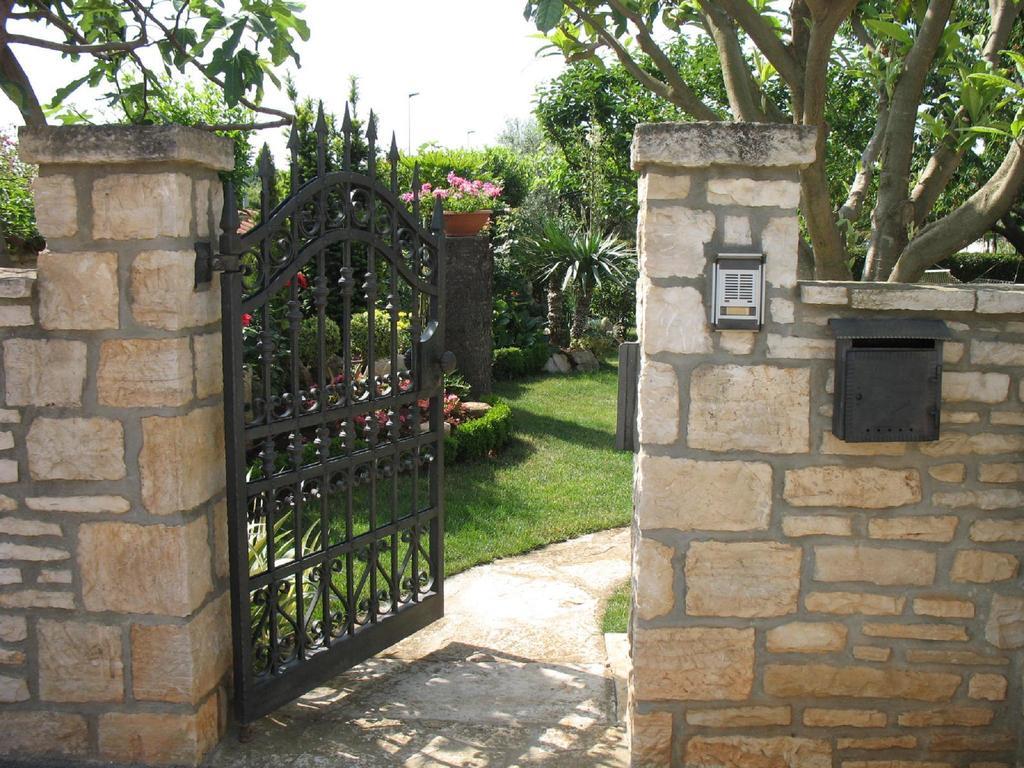 Apartmani Villa Otilija Πόρετς Εξωτερικό φωτογραφία