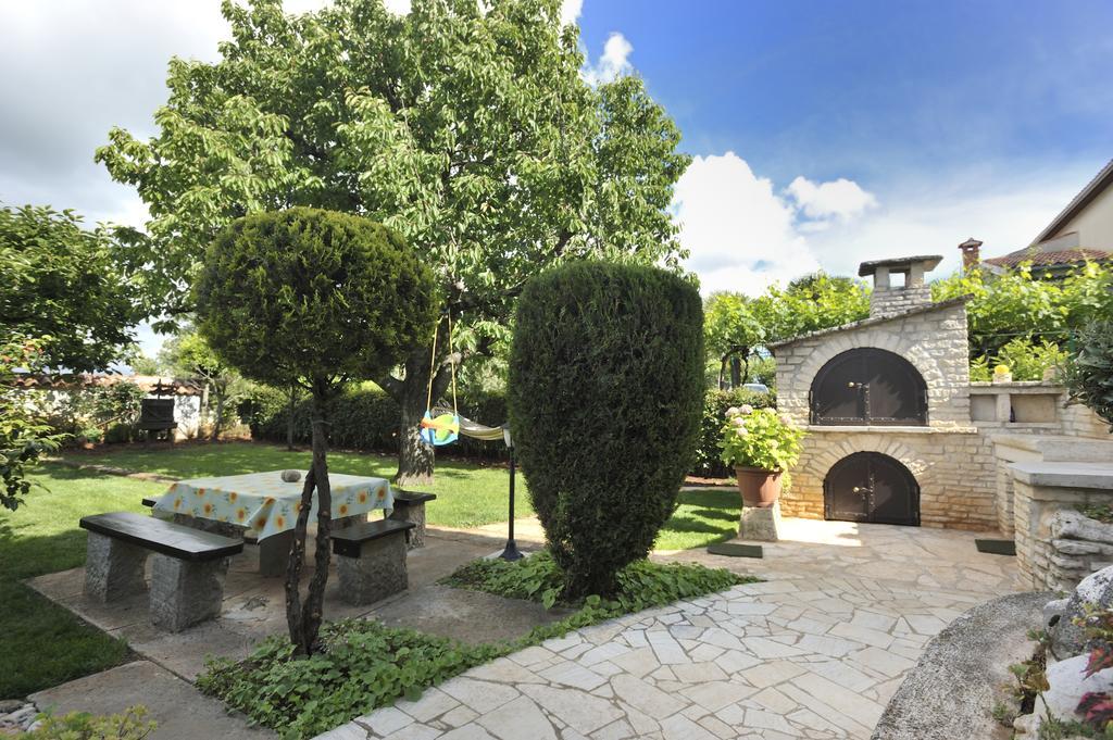 Apartmani Villa Otilija Πόρετς Εξωτερικό φωτογραφία