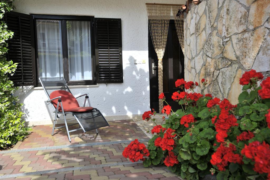 Apartmani Villa Otilija Πόρετς Εξωτερικό φωτογραφία
