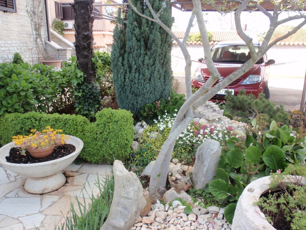 Apartmani Villa Otilija Πόρετς Εξωτερικό φωτογραφία