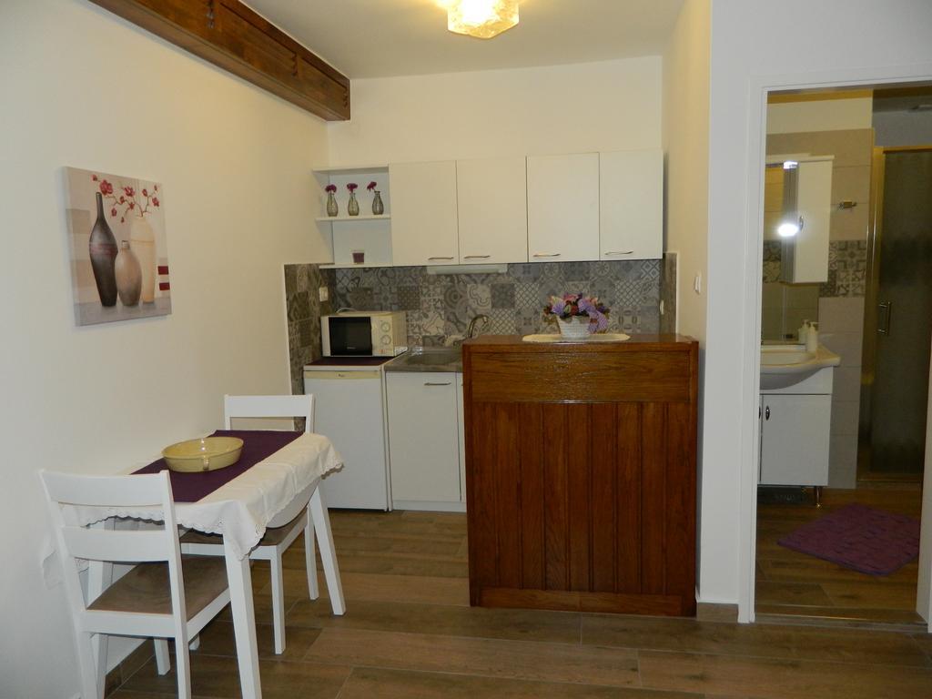 Apartmani Villa Otilija Πόρετς Εξωτερικό φωτογραφία