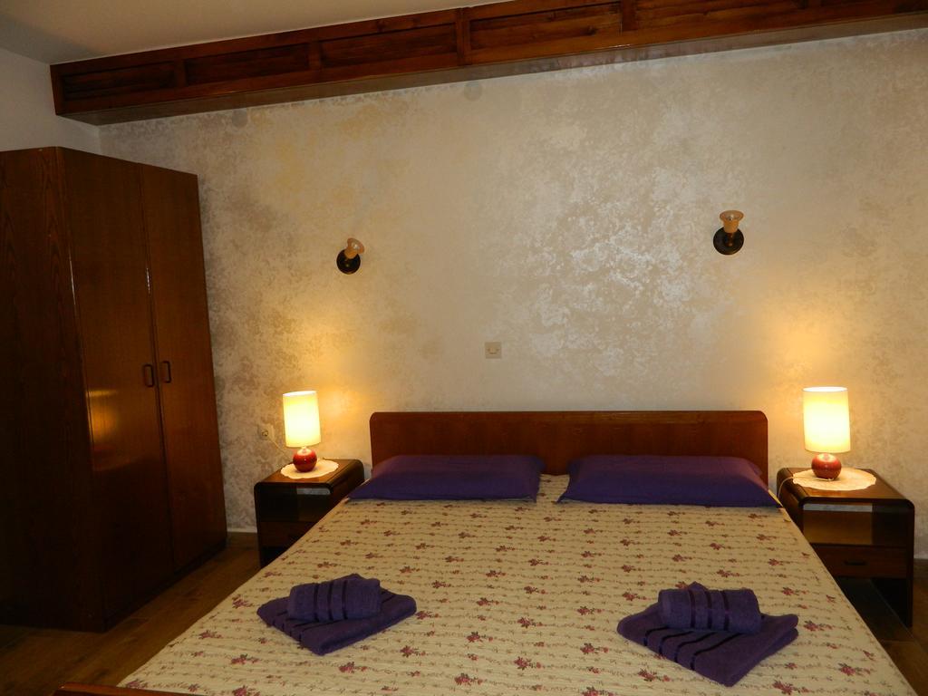 Apartmani Villa Otilija Πόρετς Εξωτερικό φωτογραφία