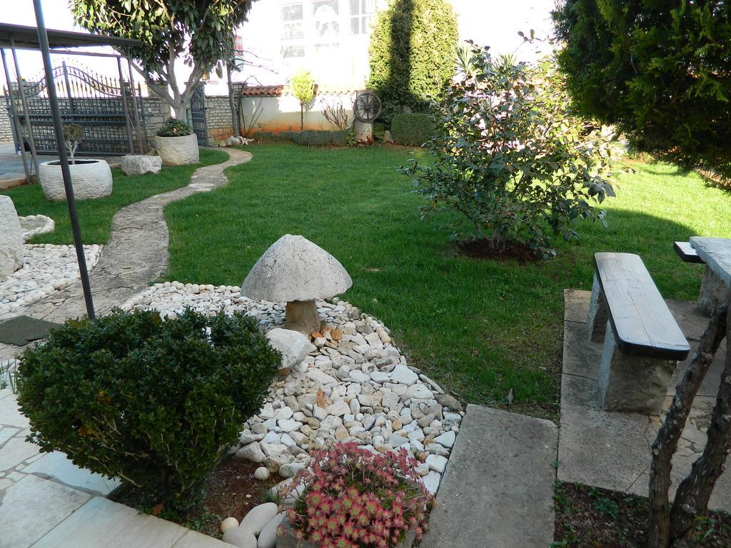 Apartmani Villa Otilija Πόρετς Εξωτερικό φωτογραφία