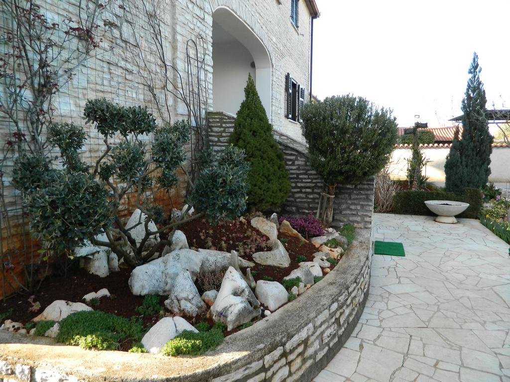Apartmani Villa Otilija Πόρετς Εξωτερικό φωτογραφία