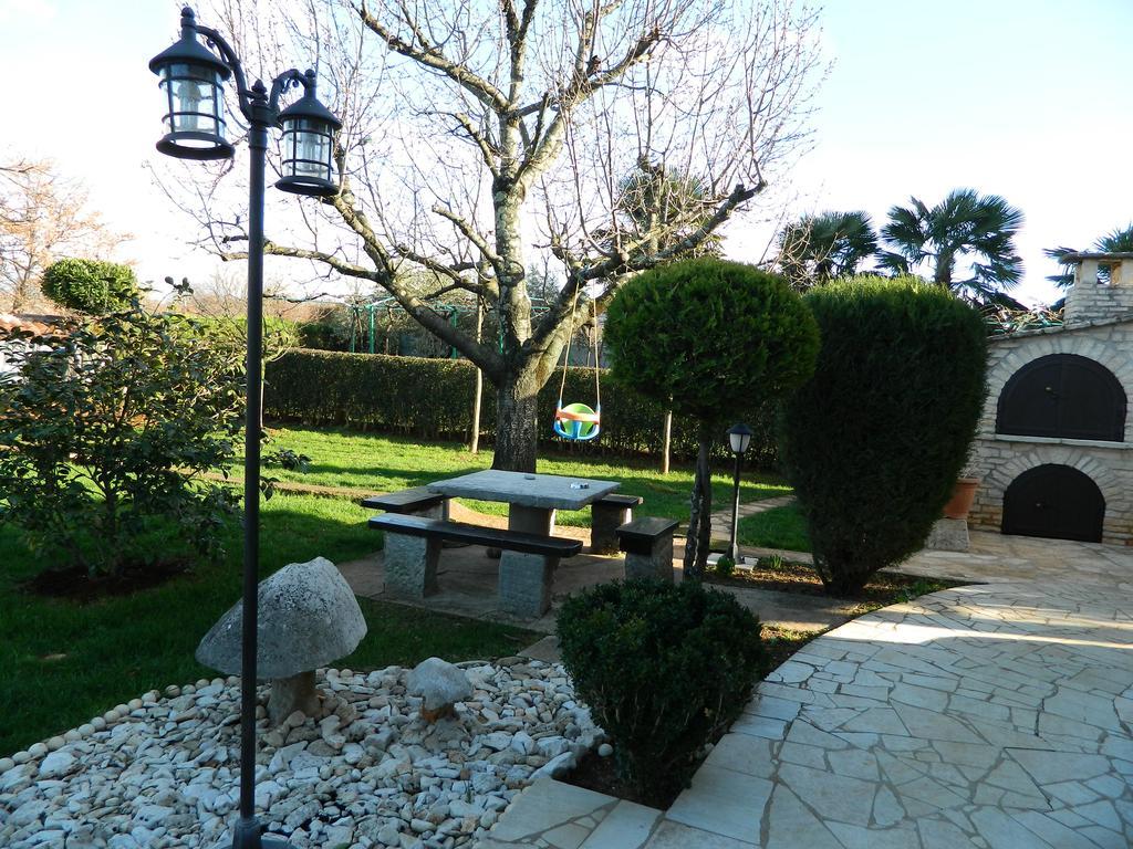 Apartmani Villa Otilija Πόρετς Εξωτερικό φωτογραφία