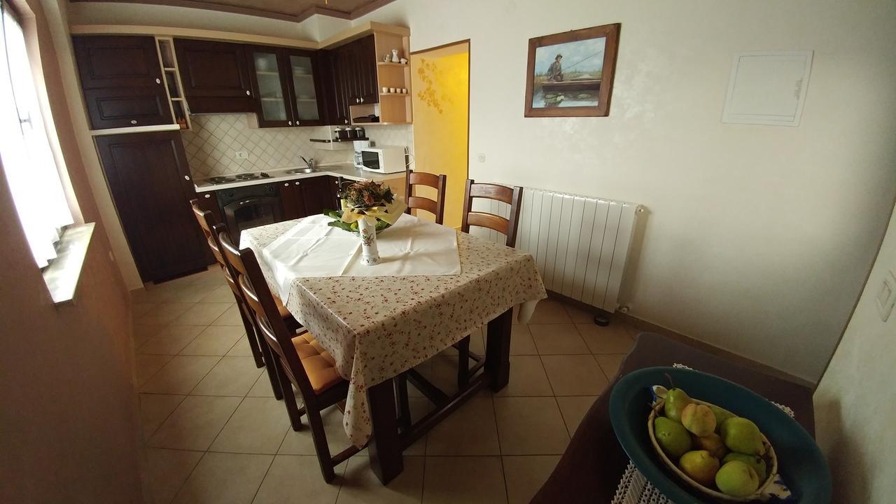 Apartmani Villa Otilija Πόρετς Εξωτερικό φωτογραφία