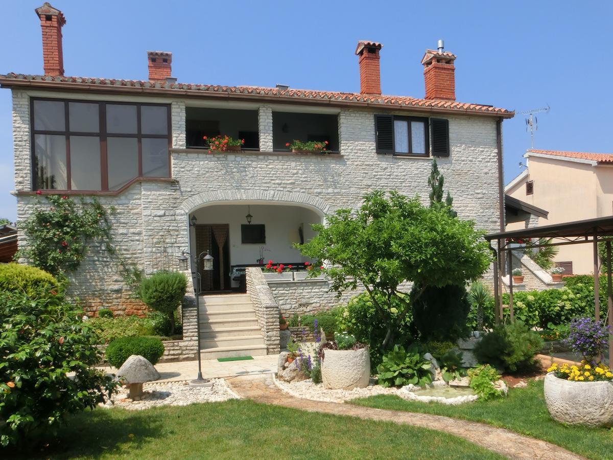Apartmani Villa Otilija Πόρετς Εξωτερικό φωτογραφία