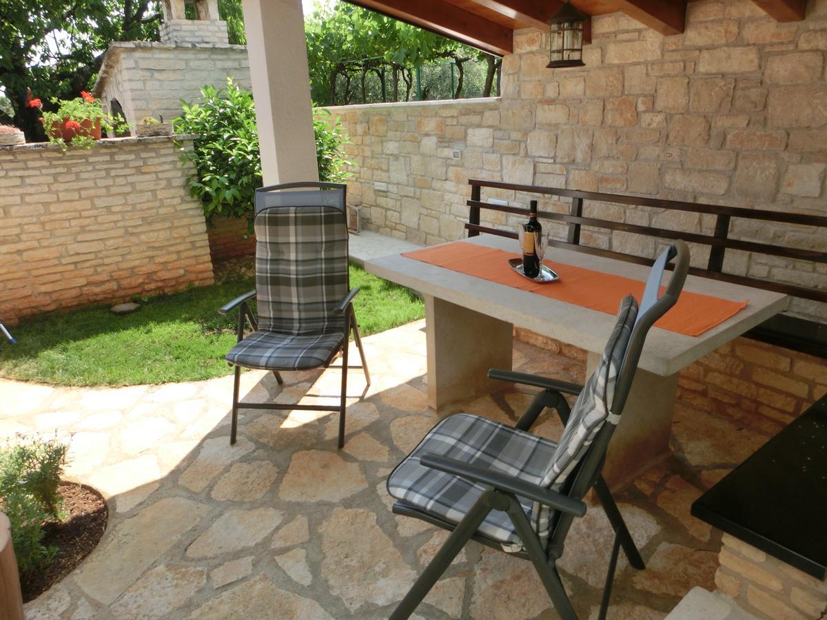 Apartmani Villa Otilija Πόρετς Εξωτερικό φωτογραφία
