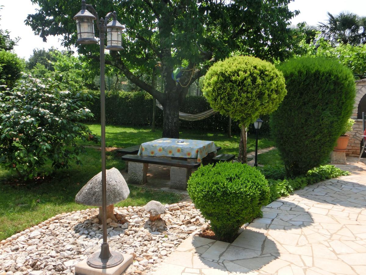 Apartmani Villa Otilija Πόρετς Εξωτερικό φωτογραφία