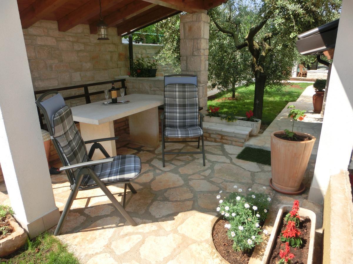 Apartmani Villa Otilija Πόρετς Εξωτερικό φωτογραφία