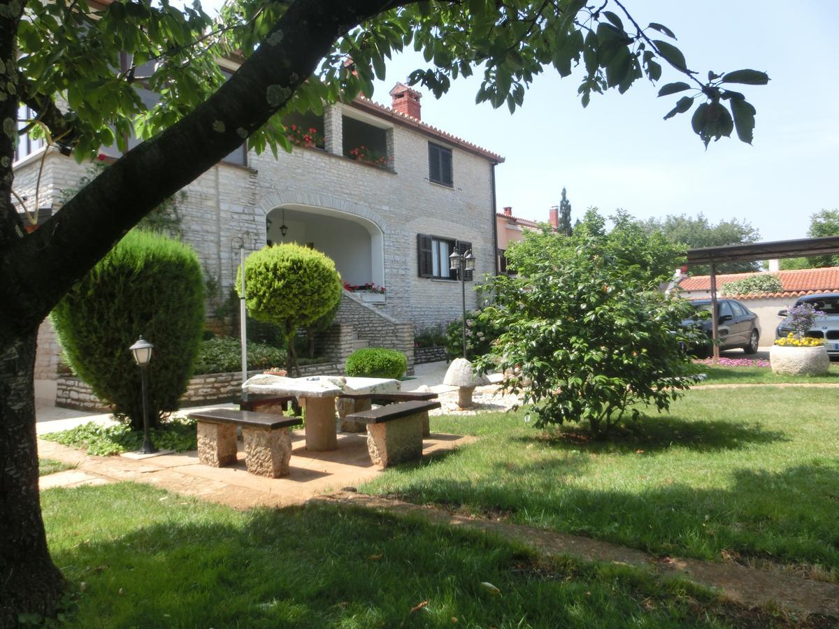 Apartmani Villa Otilija Πόρετς Εξωτερικό φωτογραφία