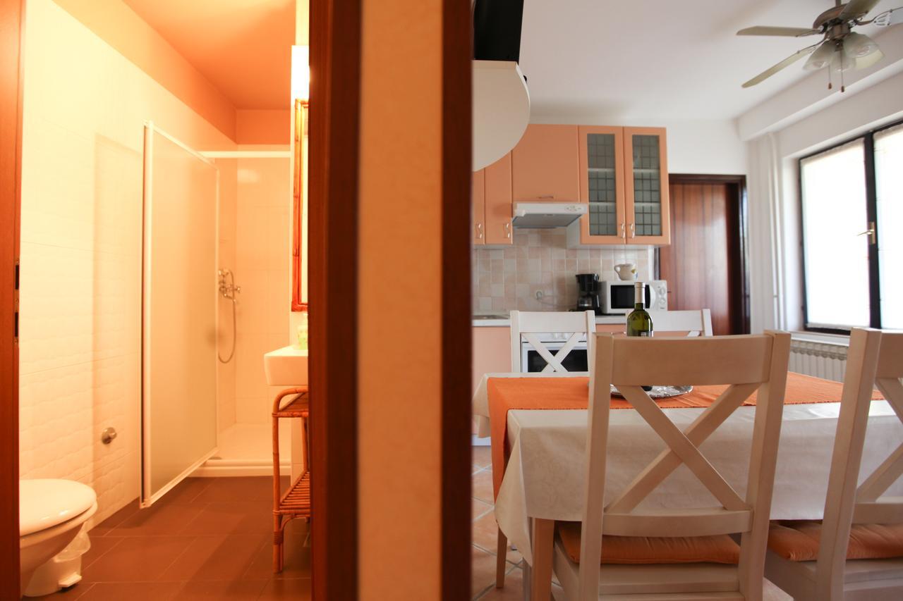 Apartmani Villa Otilija Πόρετς Εξωτερικό φωτογραφία