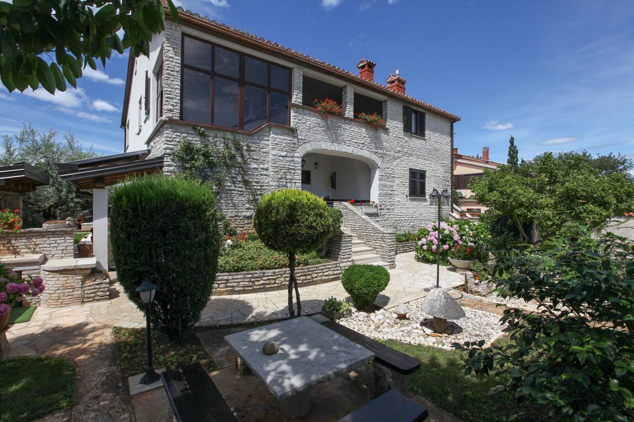 Apartmani Villa Otilija Πόρετς Εξωτερικό φωτογραφία