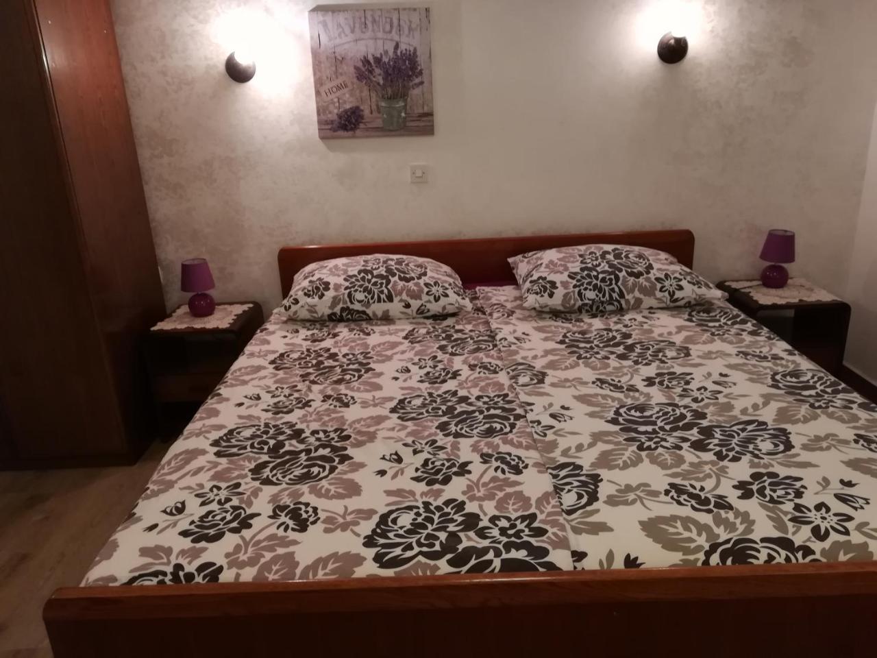 Apartmani Villa Otilija Πόρετς Εξωτερικό φωτογραφία