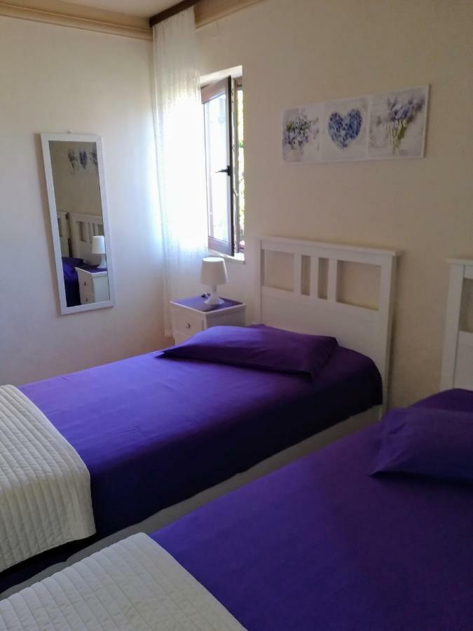 Apartmani Villa Otilija Πόρετς Εξωτερικό φωτογραφία