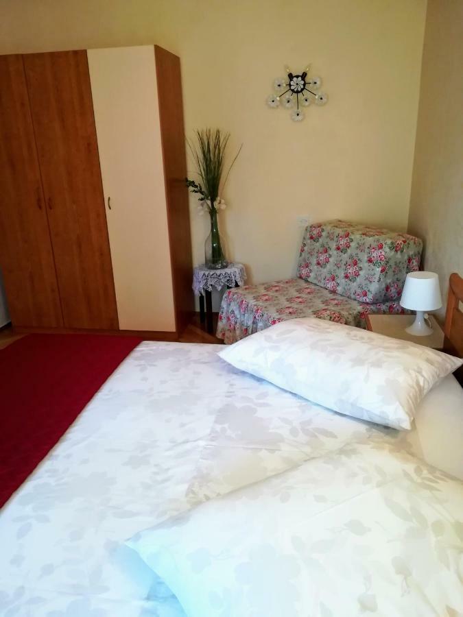 Apartmani Villa Otilija Πόρετς Εξωτερικό φωτογραφία
